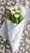 Load image into Gallery viewer, Taupe Trim Scallop Napkin Set