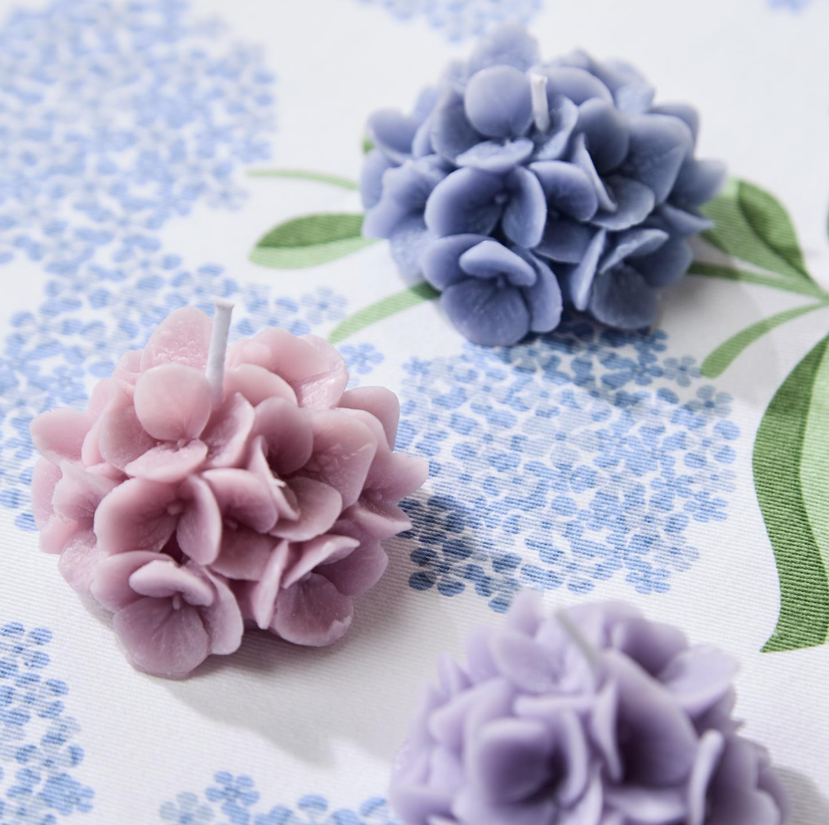 Two's Company Hydrangea Bloom Candle - Thumbnail 3