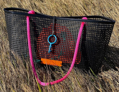 Oyster Bag - Petite With Pink Handle